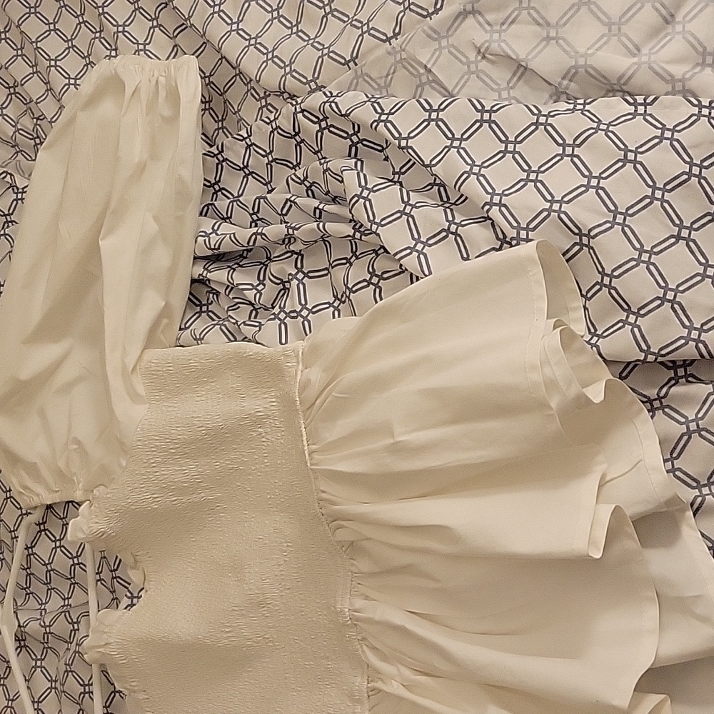 White Elasticated Top. - image 4